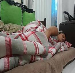 Molhou o colchão sonhando com homem negro